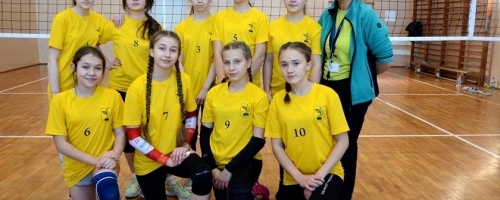 Dziewczęta z SP 7 mistrzyniami Skarżyska w mini siatkówce 