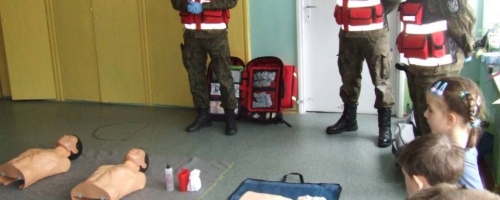 Szkolenie pierwszaków z pierwszej pomocy